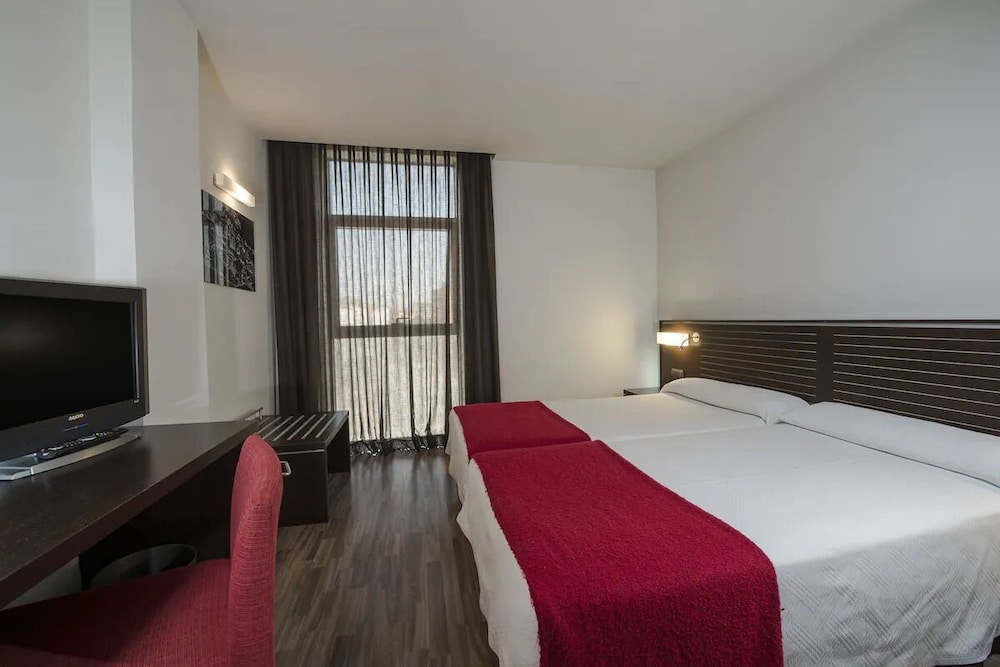 Habitación estándar doble del hotel Globales Castillo de Ayud. Foto 1