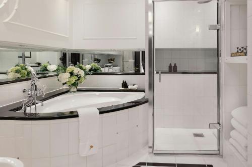 Suite de lujo - Salón acristalado del hotel 41. Foto 4