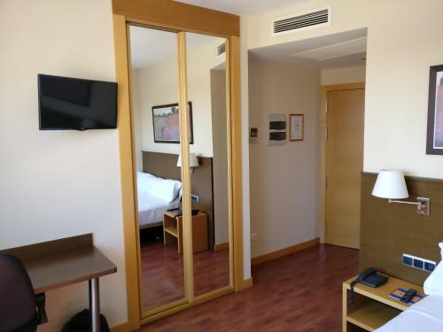 Habitación Individual del hotel Palacio Congresos. Foto 3