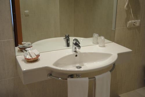 Habitación Triple Superior del hotel Palacio Congresos. Foto 1