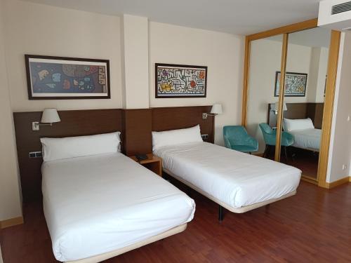 Habitación Triple Superior del hotel Palacio Congresos. Foto 4
