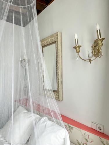 Habitación doble con baño privado del hotel Servilia. Foto 22