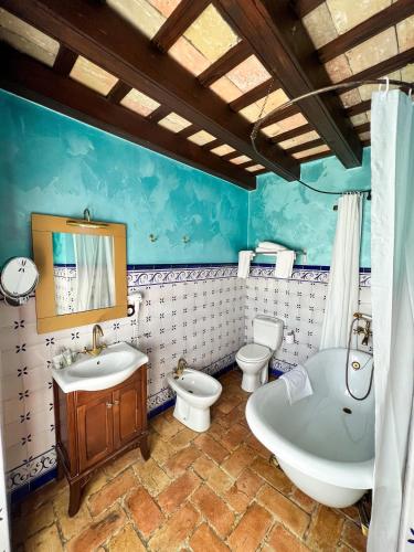 Habitación Doble Deluxe con bañera del hotel Servilia. Foto 8