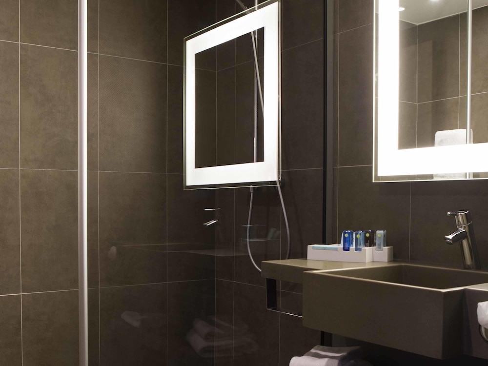 Habitación ejecutiva con 2 camas individuales del hotel Novotel Hannover. Foto 1