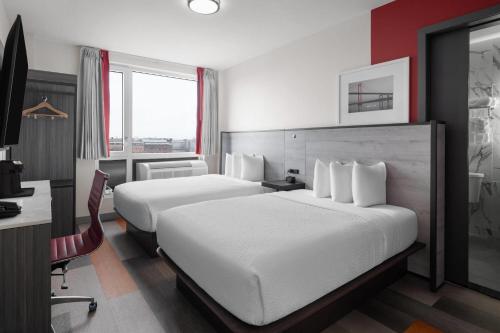 Habitación Doble con 2 camas dobles - No fumadores del hotel Ramada by Wyndham Brooklyn Near Flatbush