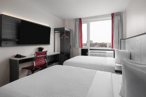 Habitación Doble con 2 camas dobles - No fumadores del hotel Ramada by Wyndham Brooklyn Near Flatbush. Foto 1