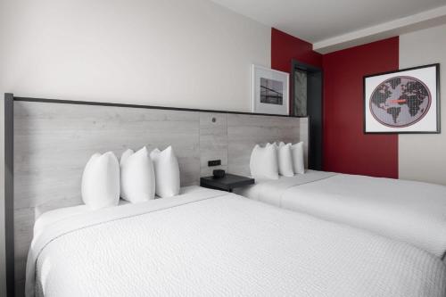 Habitación Doble con 2 camas dobles - No fumadores del hotel Ramada by Wyndham Brooklyn Near Flatbush. Foto 3
