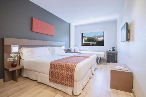 Habitación Triple del hotel Pierre & Vacances Granada. Foto 4