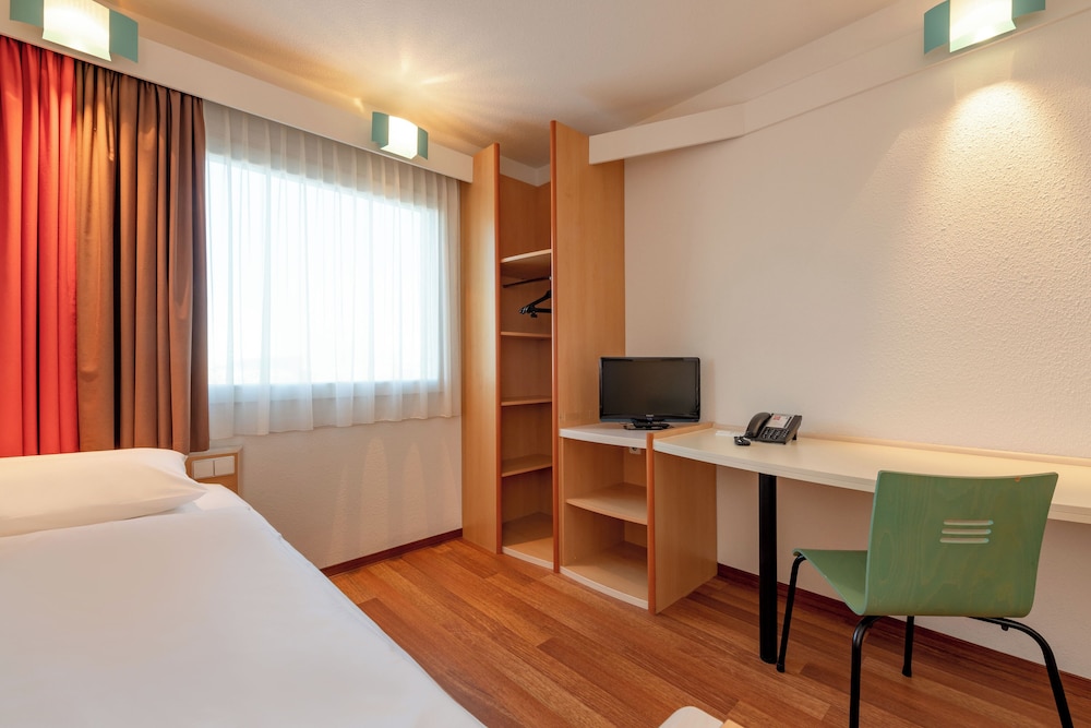 Habitación Estándar con 1 cama individual del hotel ibis Berlin City Potsdamer Platz. Foto 1