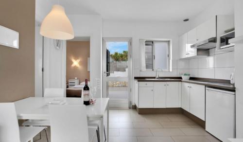 Apartamento con vistas a la piscina del hotel Mar Azul Corralejo- Adults Only. Foto 1