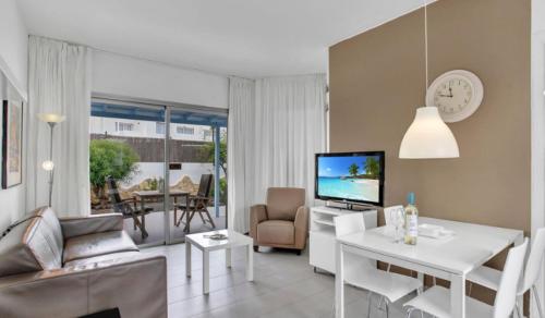 Apartamento de 1 dormitorio con vistas al jardín del hotel Mar Azul Corralejo- Adults Only. Foto 1