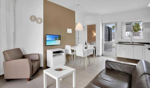 Apartamento con vistas a la piscina del hotel Mar Azul Corralejo- Adults Only. Foto 3