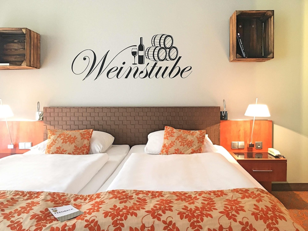 Habitación grande con cama doble del hotel Mercure Hotel & Residenz Berlin Checkpoint Charlie. Foto 10