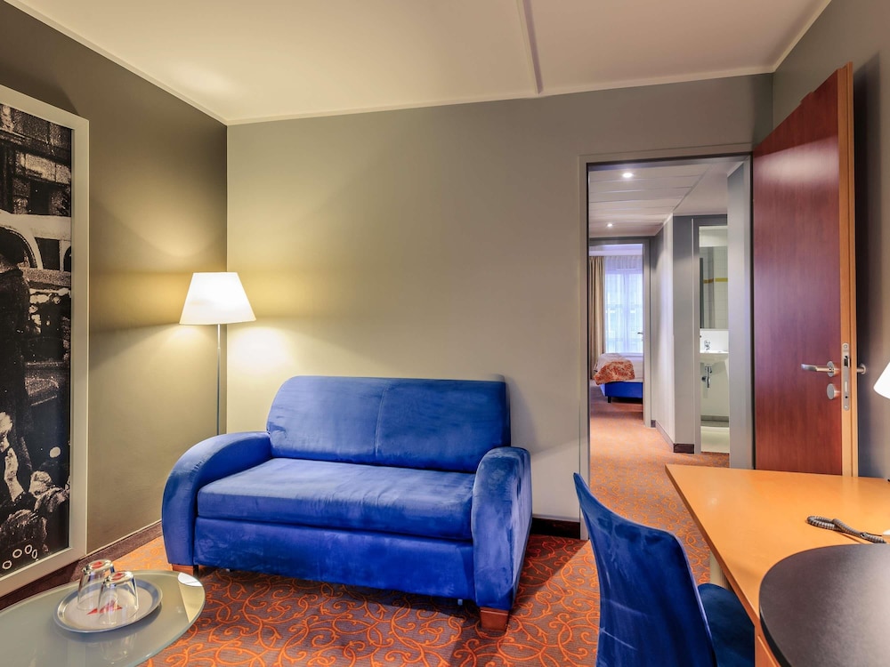 Suite Superior con 1 cama doble y 1 sofá - cama del hotel Mercure Hotel & Residenz Berlin Checkpoint Charlie. Foto 5