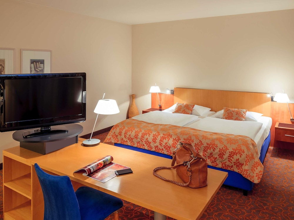 Apartamento Superior con cama doble, sofá - cama y cocina del hotel Mercure Hotel & Residenz Berlin Checkpoint Charlie. Foto 3