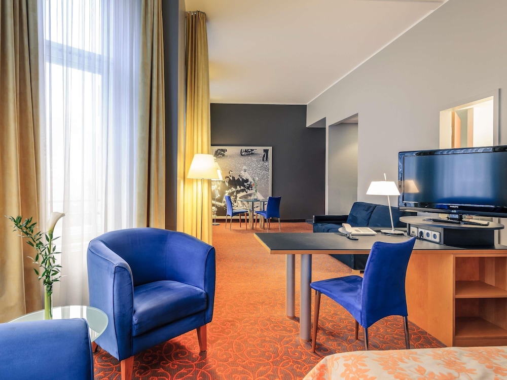 Apartamento Superior con cama doble, sofá - cama y cocina del hotel Mercure Hotel & Residenz Berlin Checkpoint Charlie. Foto 9