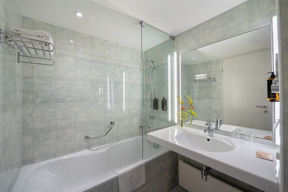 Habitación Estándar con cama doble del hotel Mercure Berlin Tempelhof. Foto 7