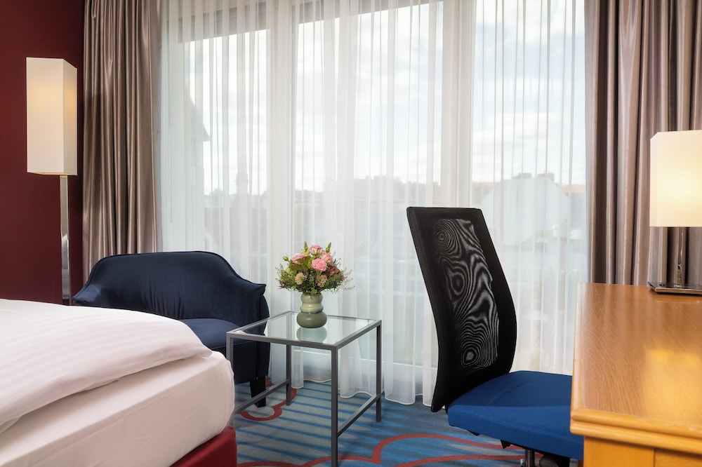 Habitación estándar con dos camas individuales del hotel Mercure Berlin Tempelhof. Foto 2