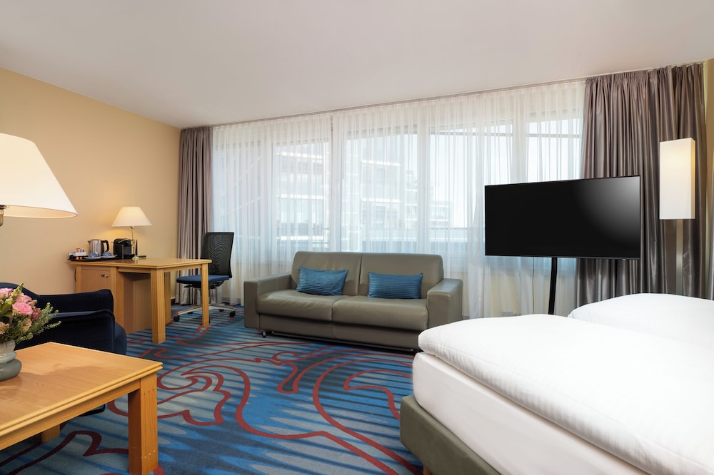 Habitación Superior con cama doble del hotel Mercure Berlin Tempelhof. Foto 6