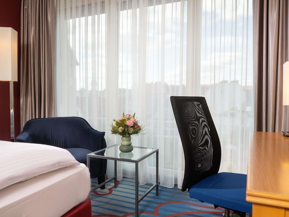 Habitación estándar con dos camas individuales del hotel Mercure Berlin Tempelhof. Foto 9