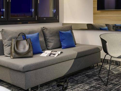 Suite Estándar con 1 cama doble y 1 sofá cama. del hotel Novotel Suites Berlin City Potsdamer Platz. Foto 2