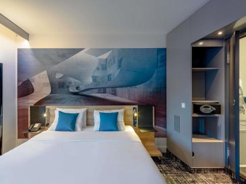 Suite Estándar con 1 cama doble y 1 sofá cama. del hotel Novotel Suites Berlin City Potsdamer Platz. Foto 4