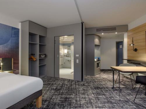 Suite Estándar con 1 cama doble y sofá cama individual del hotel Novotel Suites Berlin City Potsdamer Platz. Foto 2