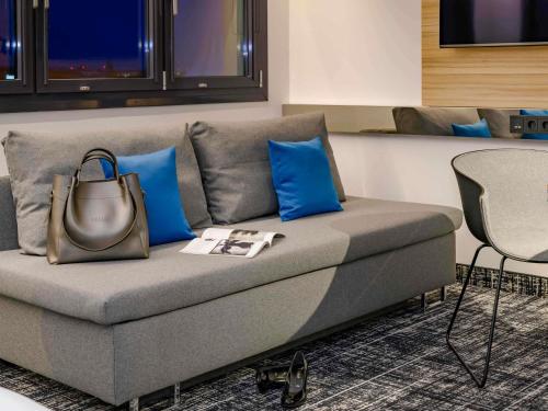 Suite Estándar - 1 cama doble y 1 sofá del hotel Novotel Suites Berlin City Potsdamer Platz. Foto 19