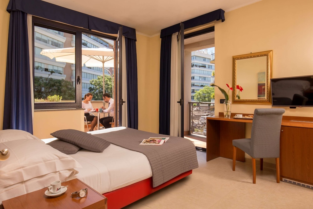 Habitación estándar, 1 cama de matrimonio grande, no fumadores del hotel BEST WESTERN BLU ROMA. Foto 1