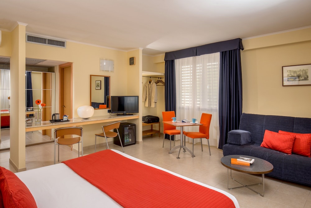 Suite junior, 1 cama de matrimonio grande, no fumadores (Sofabed is a double bed) del hotel BEST WESTERN BLU ROMA. Foto 1