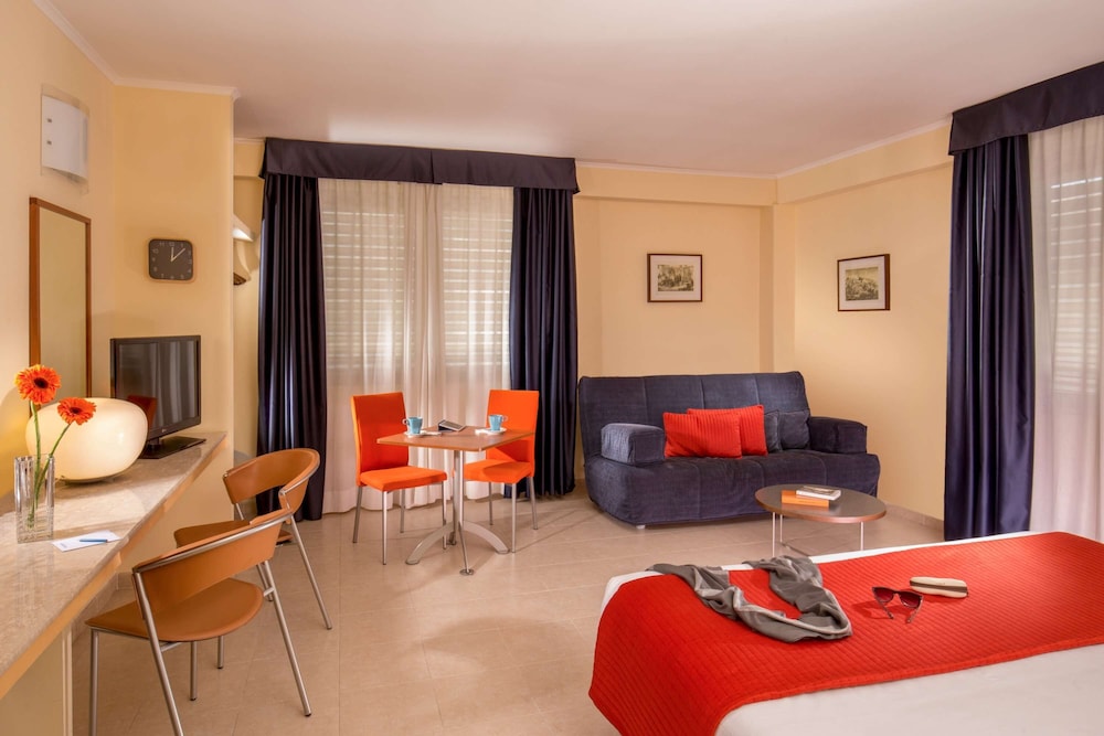 Suite junior, 1 cama de matrimonio grande, no fumadores (Sofabed is a double bed) del hotel BEST WESTERN BLU ROMA. Foto 3