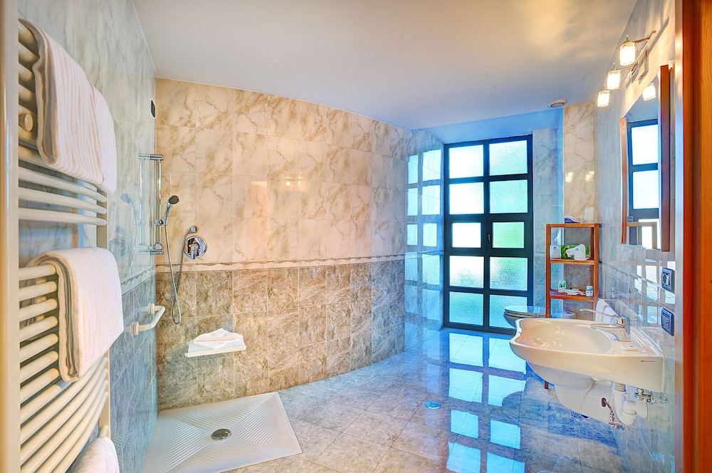 Suite junior, 1 cama de matrimonio grande, no fumadores (Sofabed is a double bed) del hotel BEST WESTERN BLU ROMA. Foto 4