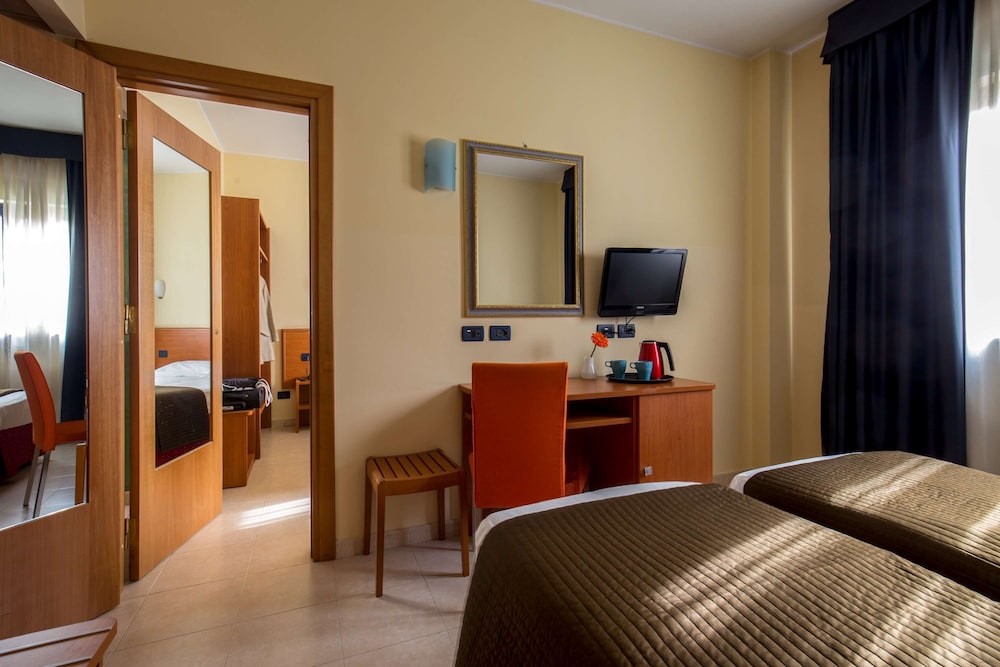 Habitación familiar, varias camas, no fumadores, habitaciones comunicadas del hotel BEST WESTERN BLU ROMA