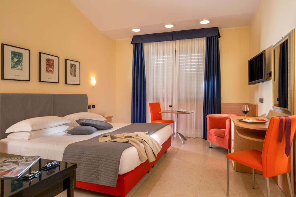 Habitación superior, 1 cama de matrimonio grande, no fumadores (Larger Room) del hotel BEST WESTERN BLU ROMA
