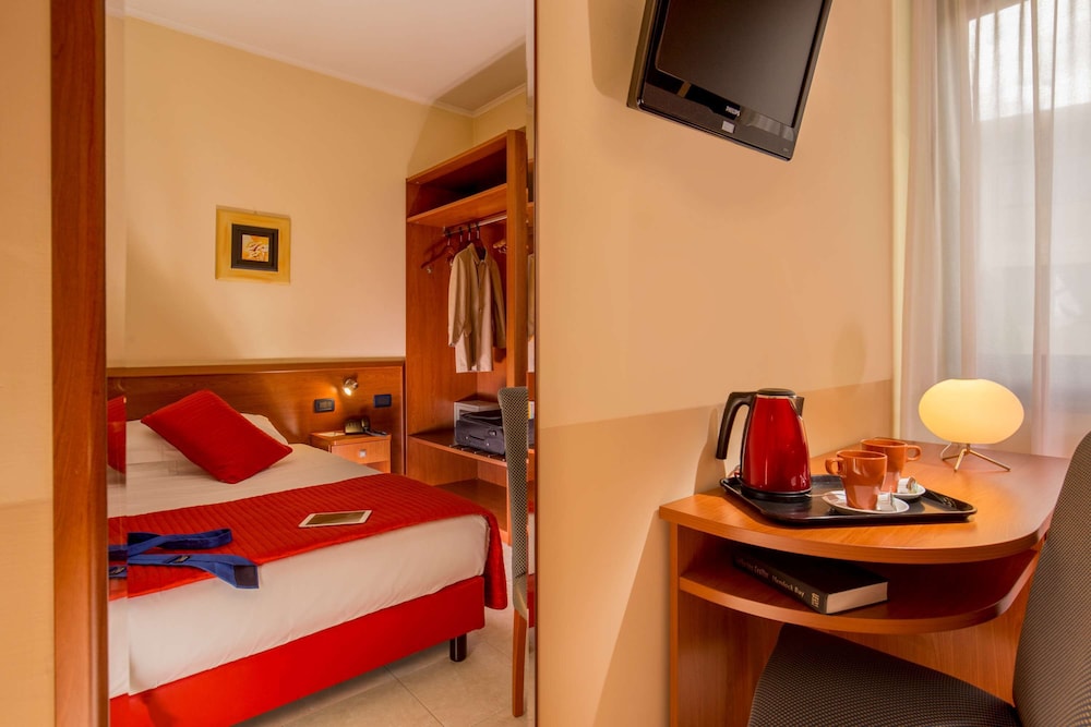 Habitación económica, 1 cama doble, no fumadores (French Size Bed 140 Cm) del hotel BEST WESTERN BLU ROMA. Foto 1