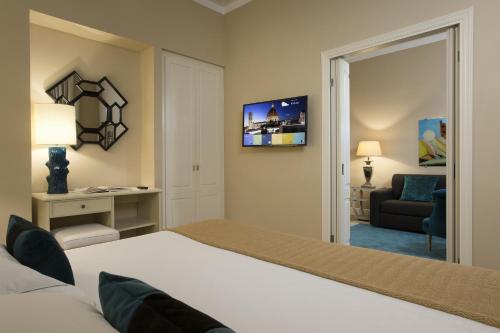 Suite del hotel Grand Cavour. Foto 2