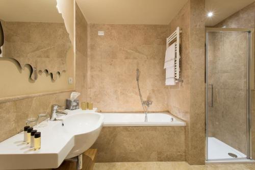 Suite del hotel Grand Cavour. Foto 5