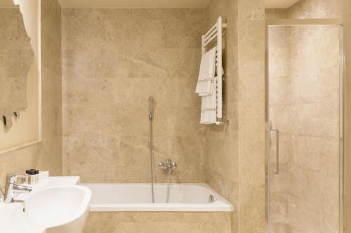 Suite Deluxe del hotel Grand Cavour. Foto 3