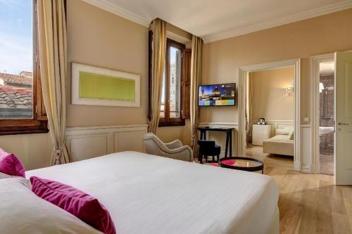Habitación Triple Deluxe del hotel Grand Cavour. Foto 2