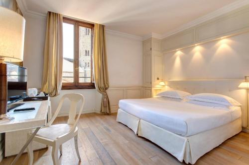 Habitación Doble Deluxe con vistas a la ciudad - 1 o 2 camas del hotel Grand Cavour. Foto 4
