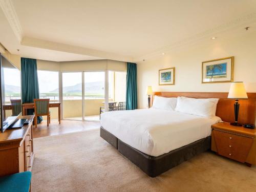 Suite Ejecutiva con Vista al Puerto, Cama King del hotel Pullman Cairns International