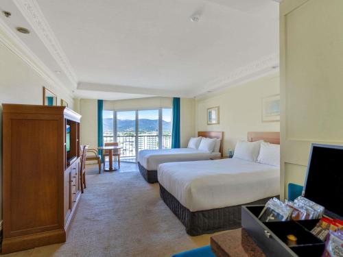 Habitación Clásica con Vista a la Ciudad y Montaña, Camas Twin del hotel Pullman Cairns International. Foto 2