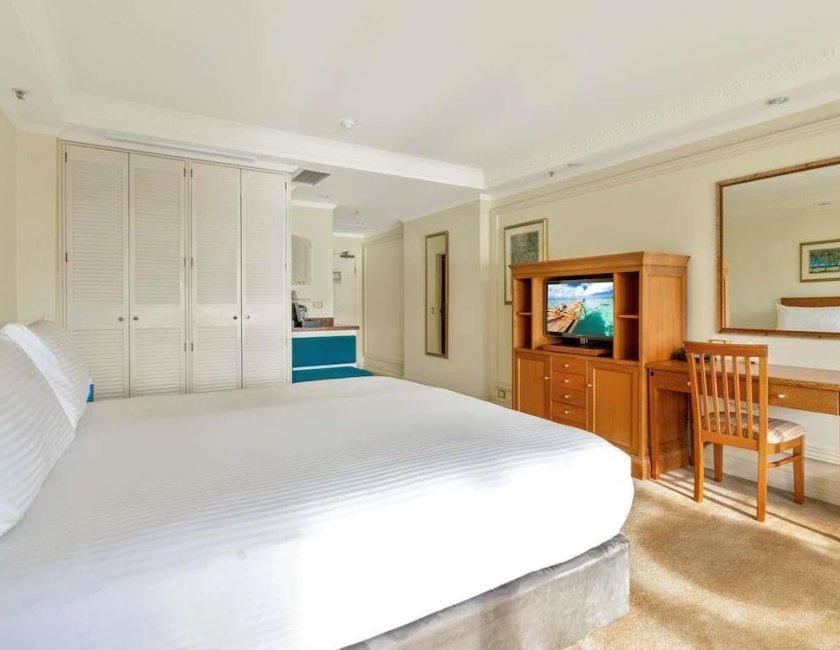 Habitación doble Vista Montaña 1 Cama queen Vista ciudad del hotel Pullman Cairns International. Foto 4