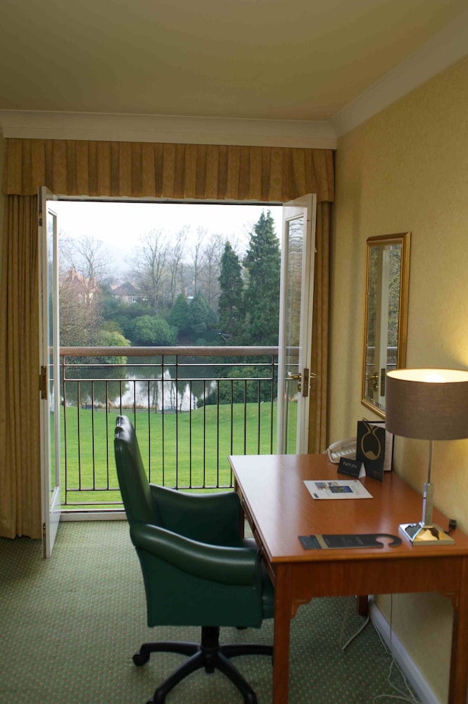 Habitación Superior, ideal para familias - 2 camas dobles del hotel Mercure Sheffield Kenwood Hall and Spa. Foto 4