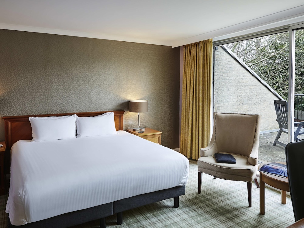 Suite Junior, patio privado o balcón - 1 cama king size del hotel Mercure Sheffield Kenwood Hall and Spa