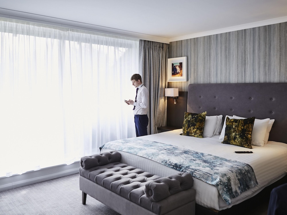 Suite Junior, patio privado o balcón - 1 cama king size del hotel Mercure Sheffield Kenwood Hall and Spa. Foto 1