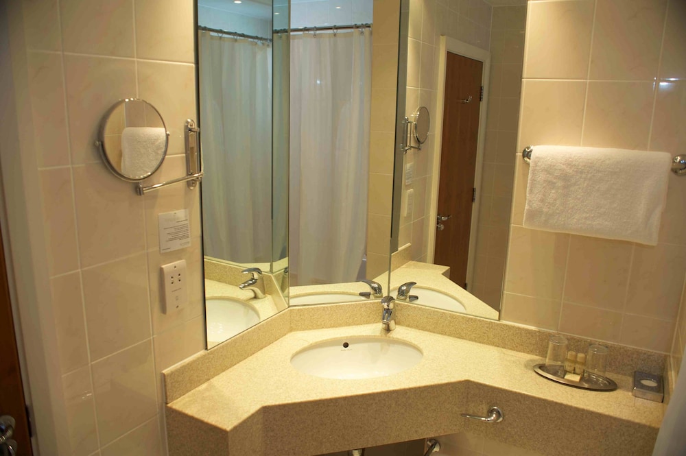 Suite Junior, patio privado o balcón - 1 cama king size del hotel Mercure Sheffield Kenwood Hall and Spa. Foto 4