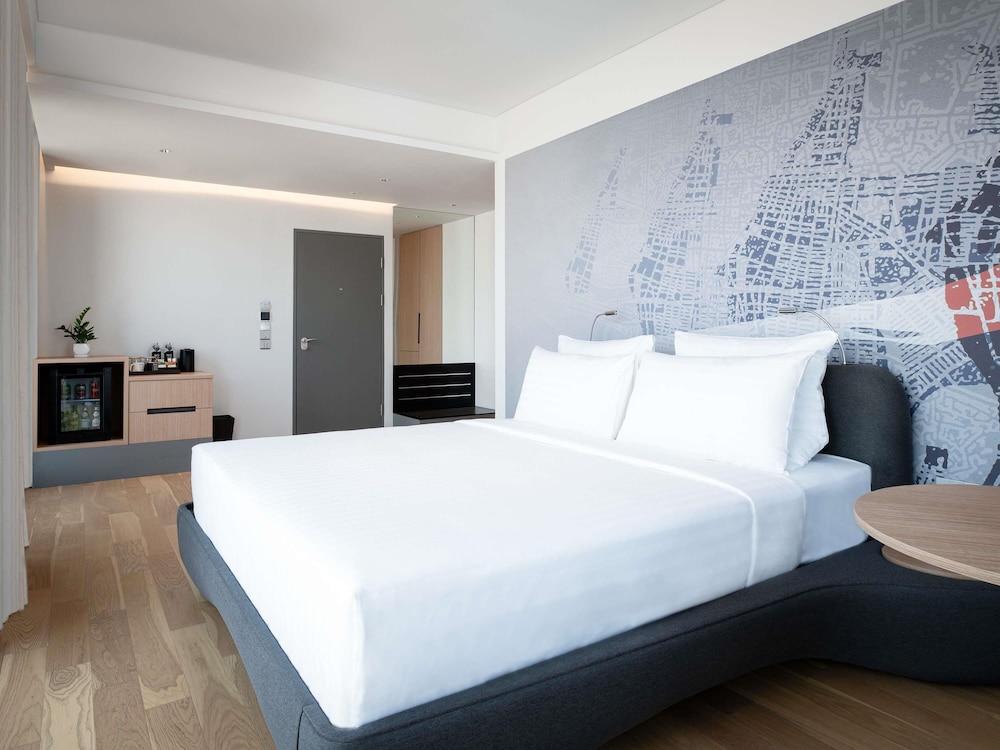 Habitación Deluxe con 1 cama king del hotel Novotel Phnom Penh BKK 1. Foto 1