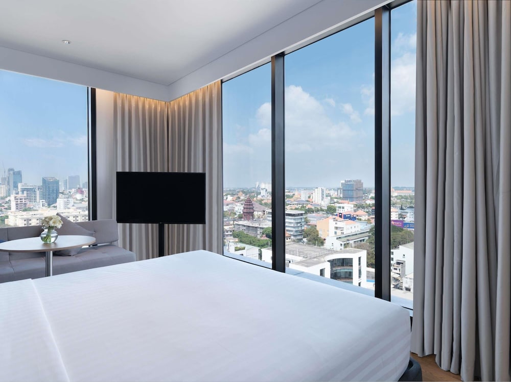 Habitación Deluxe con 1 cama king del hotel Novotel Phnom Penh BKK 1. Foto 3