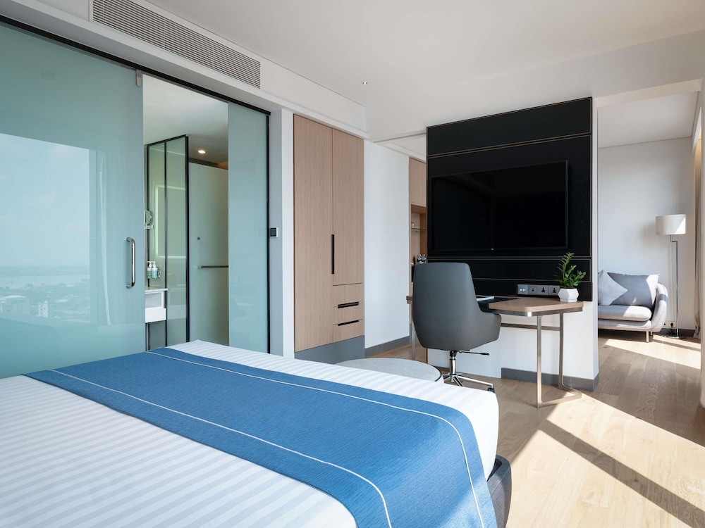 Suite Ejecutiva con 1 Cama King Size, Vistas al Río del hotel Novotel Phnom Penh BKK 1. Foto 2